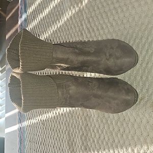 Shoe Dazzle Dark Tan Booties Size 10